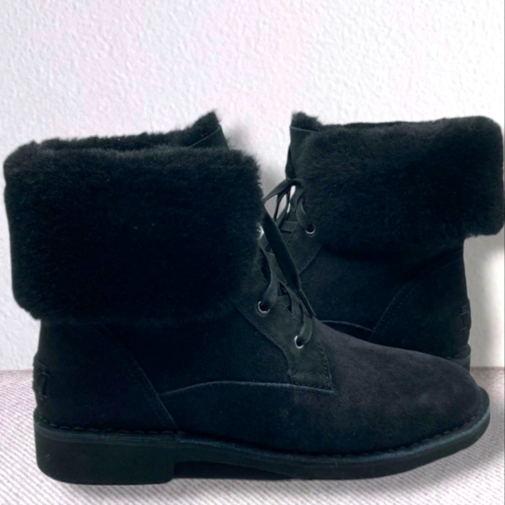 NWOT UGG WEYLYN BLACK SUEDE LACE UP BOOTIES SIZE 9 - Picture 2 of 6